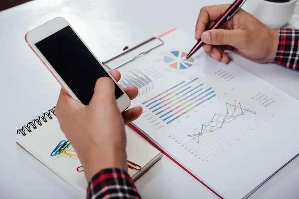 empresario categorizando y calculando el activo circulante