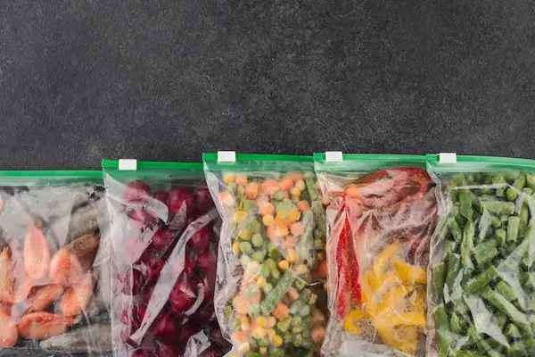 productos listos para congelar embolsados en bolsas ziploc